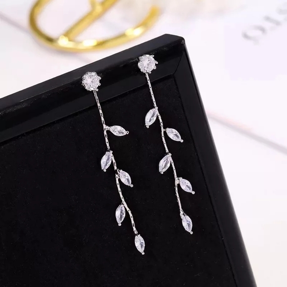 Sterling silver leaves earrings - Picture 1 of 4